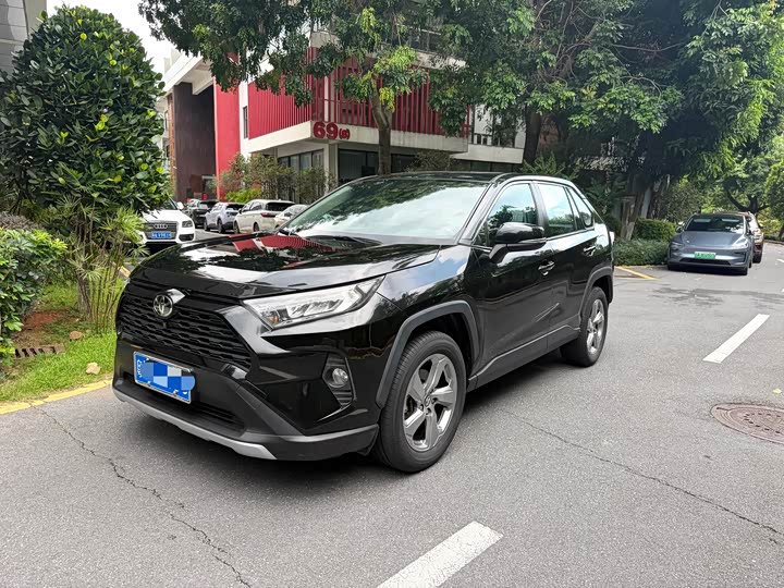 RAV4 Rongfang 2022 2.0L CVT two-wheel drive fashion version
