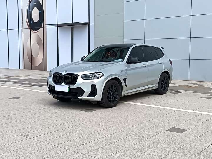 BMW iX3 2022 facelift leading model