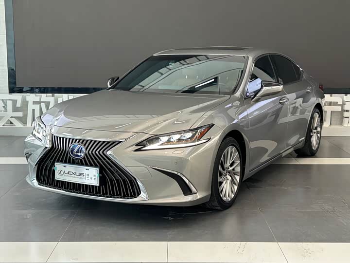2021 Lexus ES 2020 300h Executive Edition
