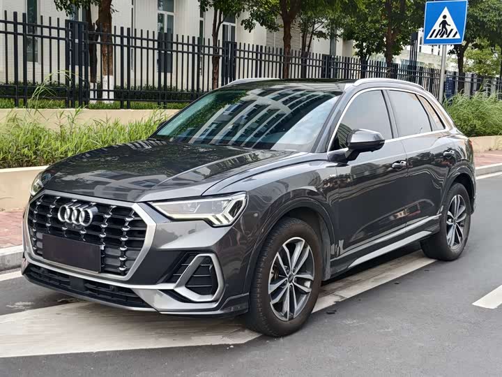 2021 Audi Q3 2021 35 TFSI aggressive and dynamic
