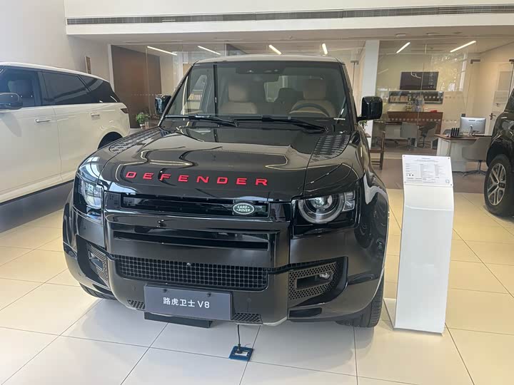 Land Rover Defender 2024 110 5.0T V8