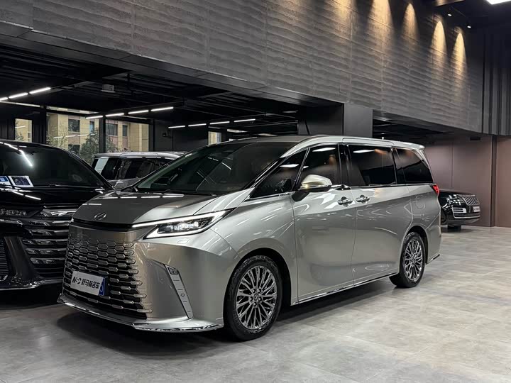 2026 Lexus LM 2025 500h six-seater premium version