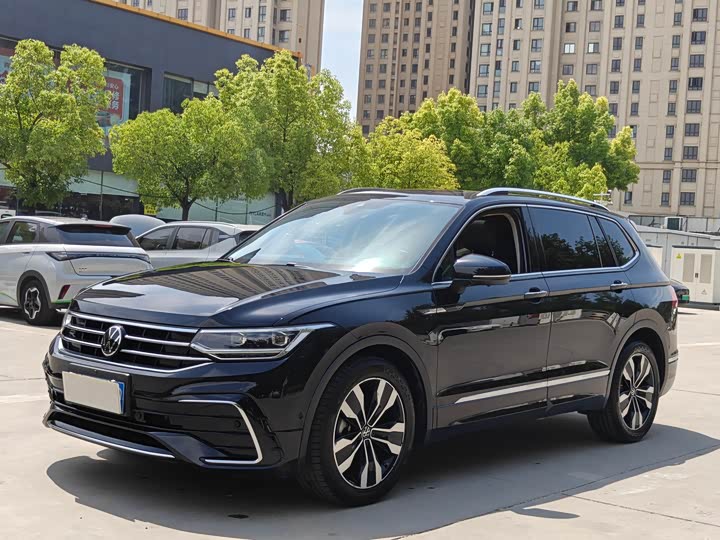 2023 Tiguan L 2023 330TSI automatic two-wheel drive R-Line version