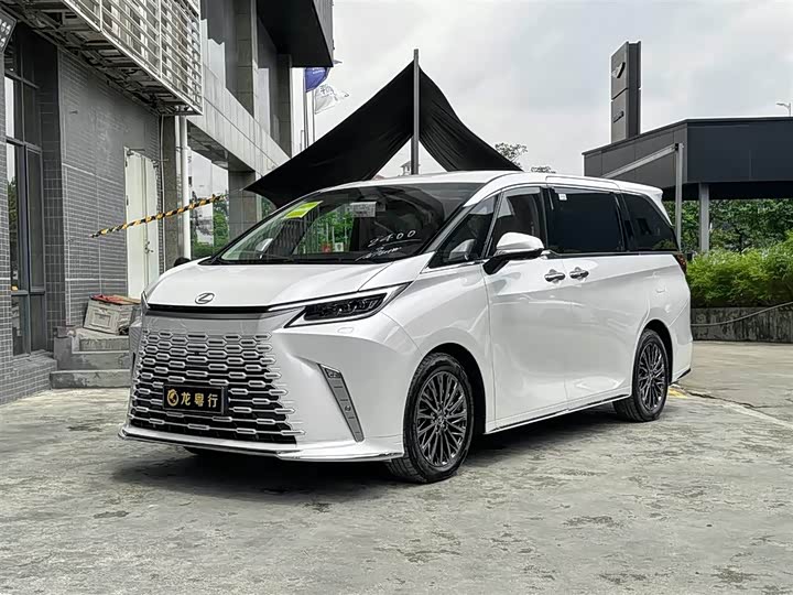 Lexus LM 2025 500h six-seater premium version