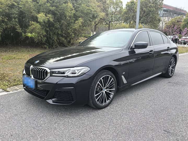 BMW 5 Series 2022 facelift 530Li leading M sports package