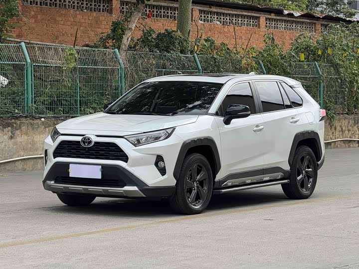 RAV4 Rongfang 2022 2.0L CVT four-wheel drive fashion Plus version