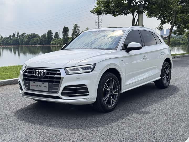Audi Q5L 2020 40 TFSI enjoys fashionable style