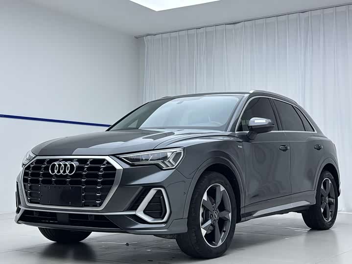 Audi Q3 2022 35 TFSI Fashionable and Dynamic