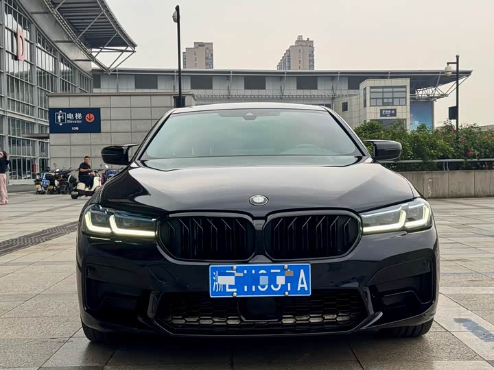 BMW 5 Series 2022 525Li M Sports Package