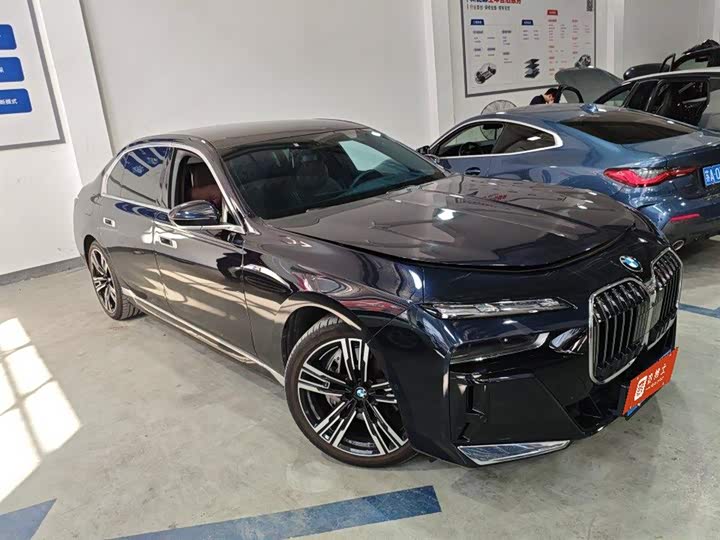 BMW 7 Series 2023 740Li M Sport Package