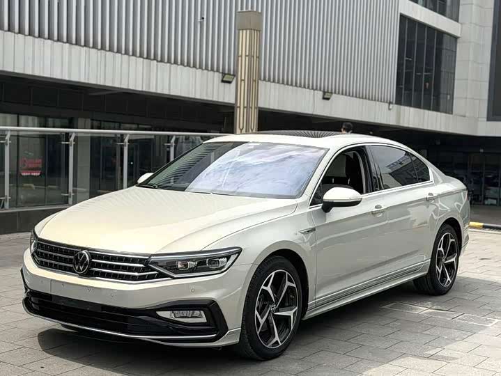 Magotan 2023 2 Million Edition 330TSI DSG Leading Model