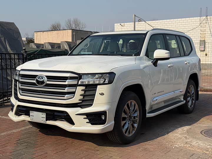 Land Cruiser (imported) LC300 2026 4.0L Middle East version