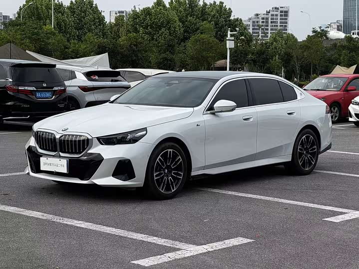 BMW 5 Series 2024 525Li M Sports Package