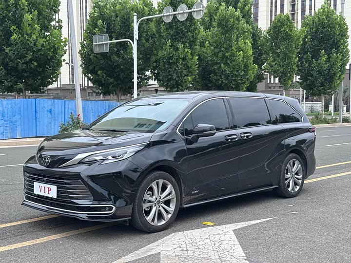 SIENNA 2024 2.5L Hybrid Premium Edition