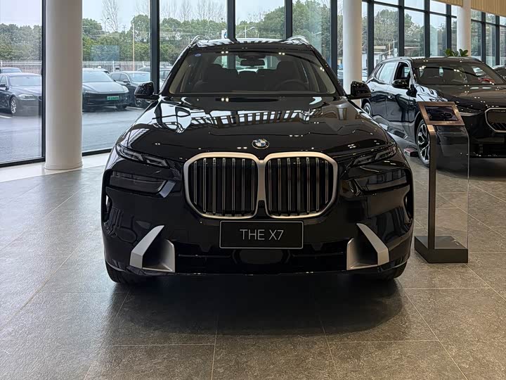 BMW X7 2024 xDrive40i Leading Luxury Package