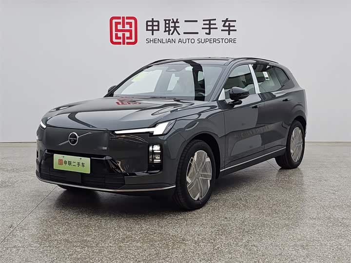 Volvo XC70 plug-in hybrid 2026 model four-wheel drive super long range Core