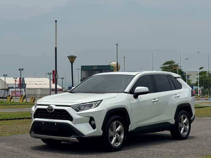 RAV4 Rongfang 2023 2.0L CVT two-wheel drive fashion version