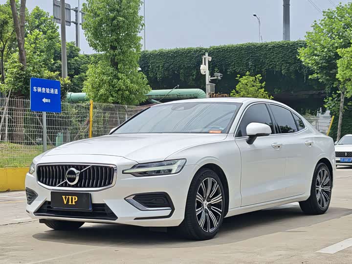 Volvo S60 2022 B4 Zhiyuan Luxury Edition