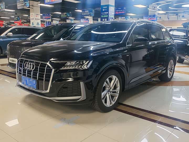 Audi Q7 2023 45 TFSI quattro S line sports