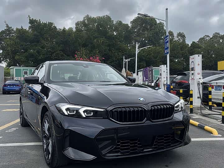 BMW 3 Series 2026 330Li M Sports Night Package