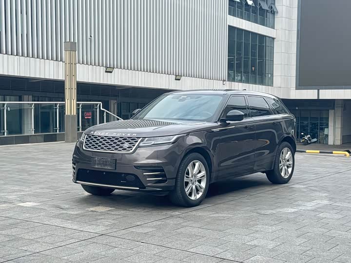 Range Rover Velar 2022 250PS Glitter Gold Collector’s Edition