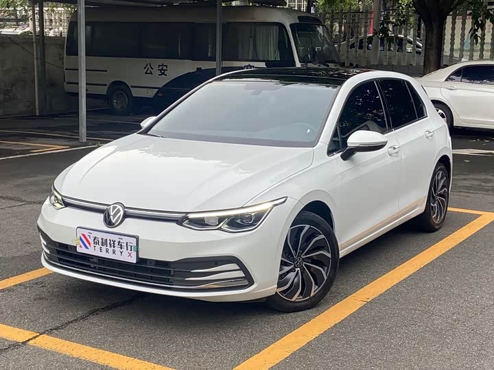 Golf 2023 facelift 200TSI DSG Pro