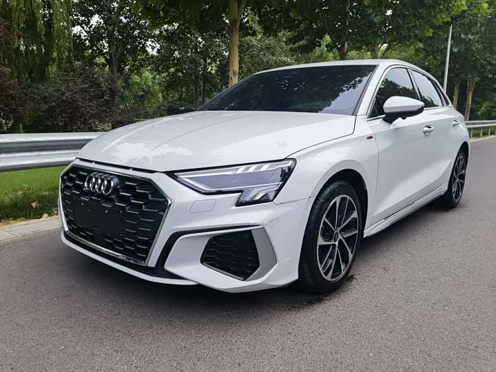 Audi A3 2023 Sportback 35 TFSI aggressive sports model
