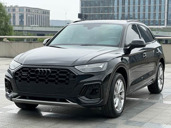 Audi Q5L 2022 40T luxury and dynamic model