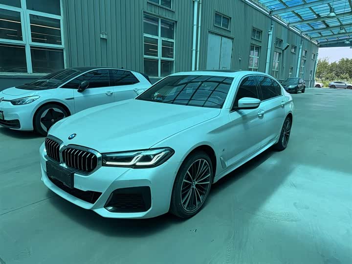 BMW 5 Series 2022 facelift 530Li leading M sports package