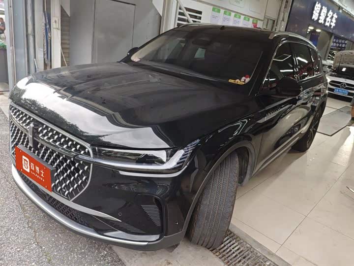 Nautilus 2023 2.0T AWD Premiere
