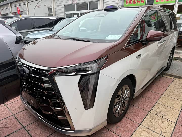 Trumpchi longs for M8 2025 Qiankun series Ultra first class