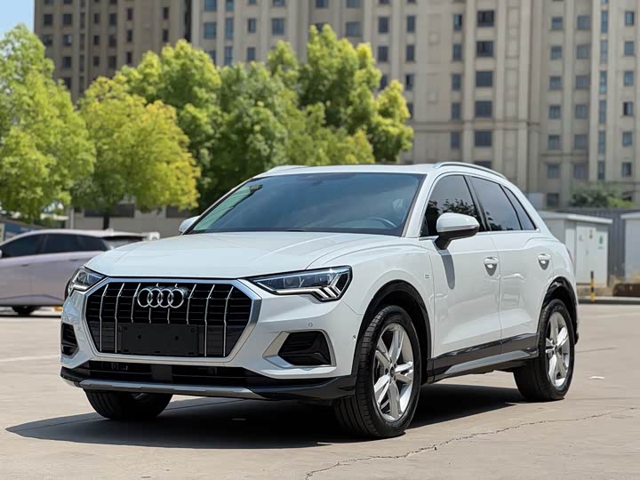 Audi Q3 2022 35 TFSI aggressive and dynamic