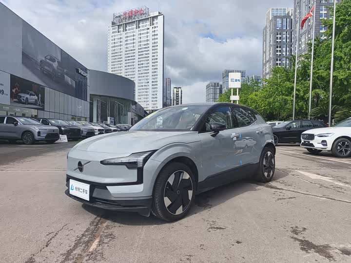 2026 Volvo EX30 2025 rear drive long range version Plus