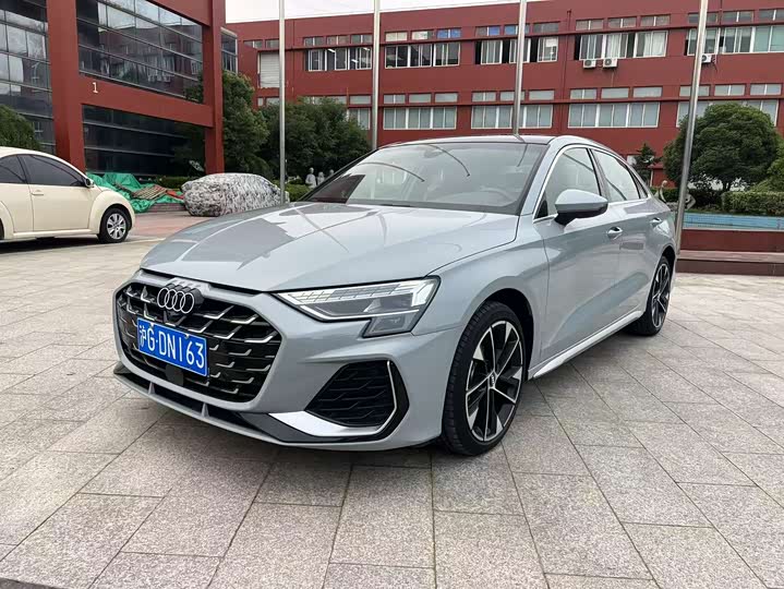 2024 Audi A3 2025 A3L Limousine 35TFSI Flying Spur Exclusive