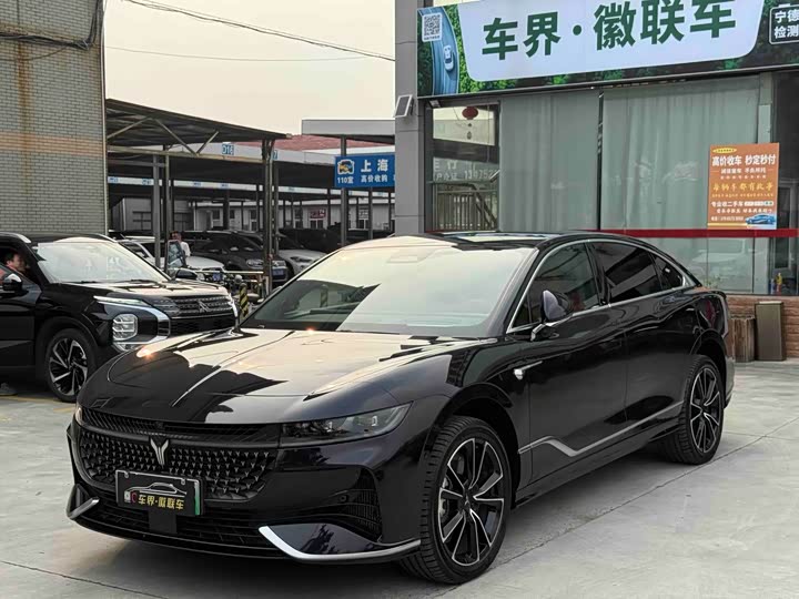 Lantu Chasing Light 2024 PHEV four-wheel drive ultra-long range flagship version