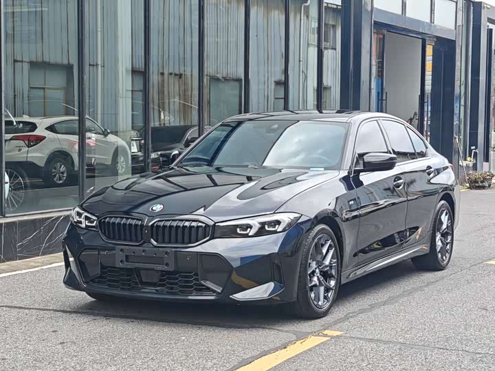 2025 BMW 3 Series 2025 330i M Sport Night Package