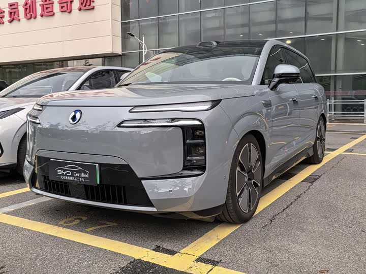 Denza N8L 2025 flagship model