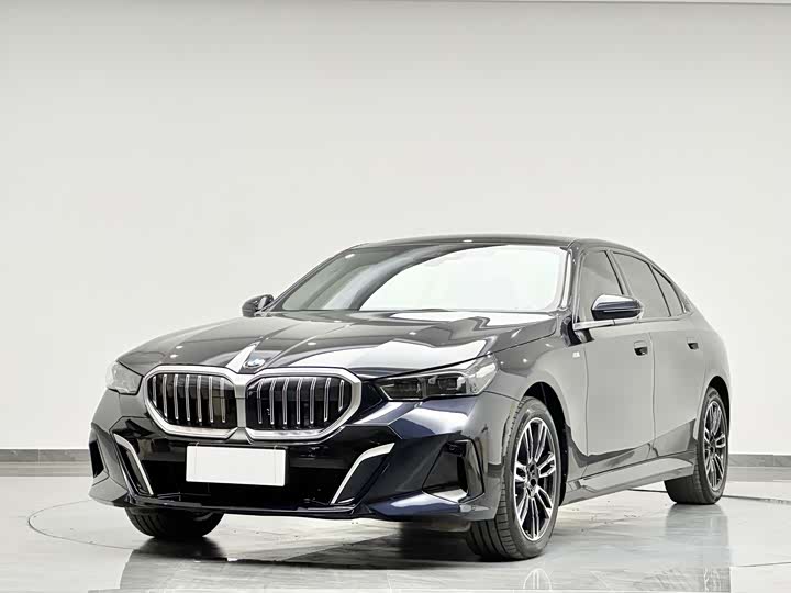 2025 BMW 5 Series 2025 530Li Leading M Sports Package