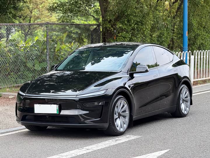 Model Y 2025 rear-wheel drive version