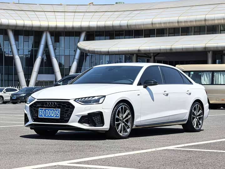 Audi A4L 2023 40 TFSI quattro luxury and dynamic model