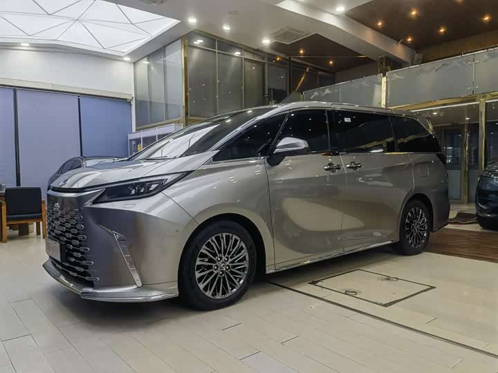 2024 Lexus LM 2023 500h six-seater premium version