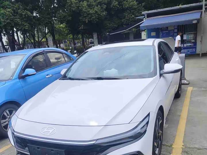 Elantra 2023 1.5L CVT LUX
