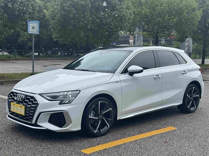 2022 Audi A3 2021 Sportback 35 TFSI stylish and sporty