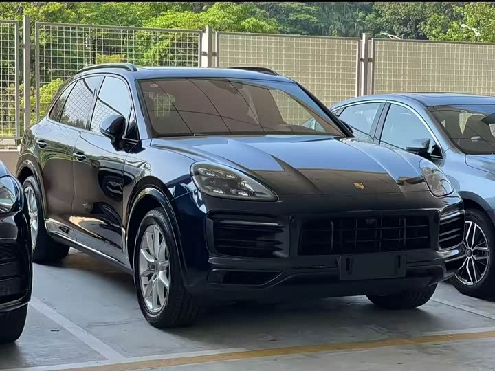 2022 2022 Porsche Cayenne S 2.9T Platinum Edition