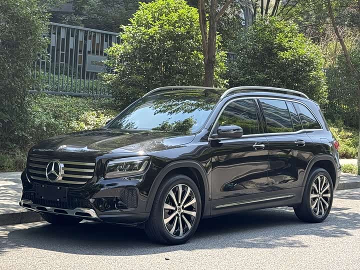 Mercedes-Benz GLB 2025 GLB 220 Fashion Model