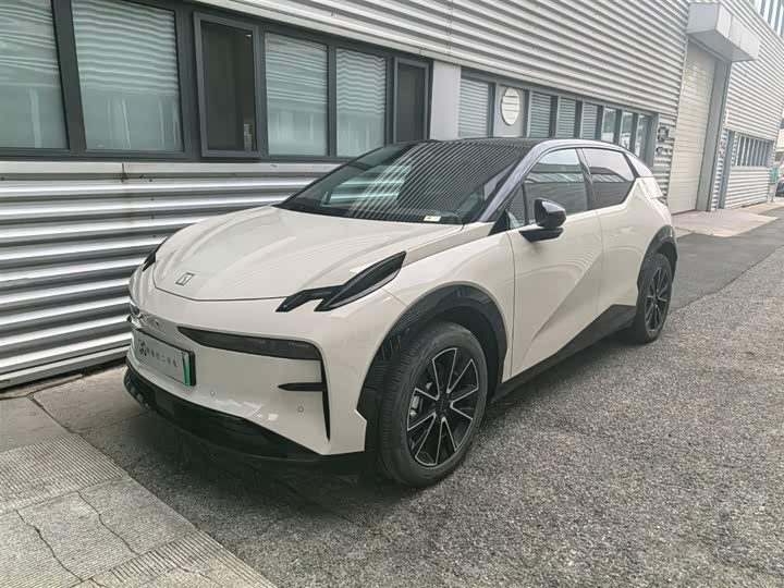 Jikrypton X 2025 four-seater rear exorcism cube version
