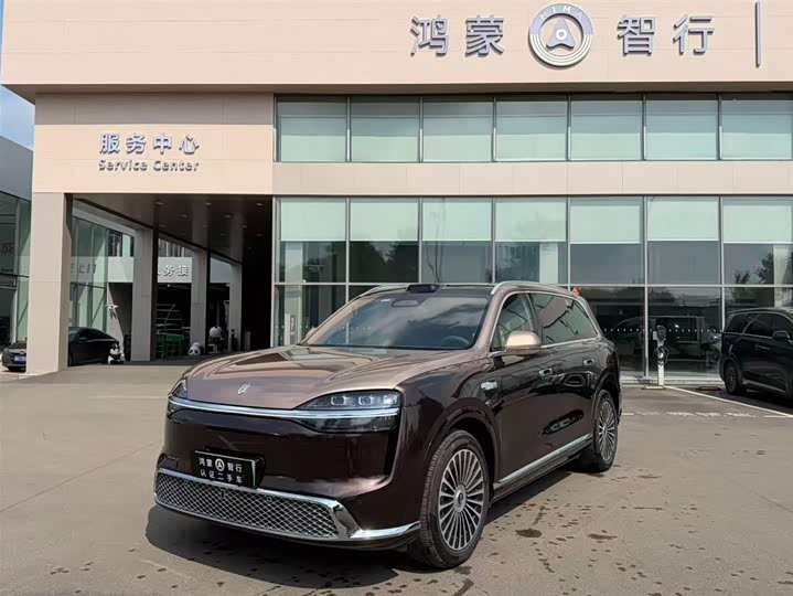 Wenjie M9 2026 extended range Ultra version 6 seats
