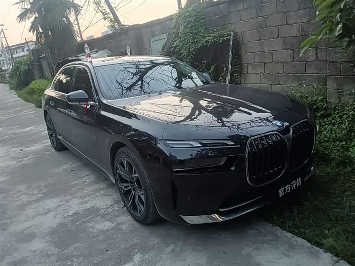 BMW 7 Series 2023 735Li Luxury Line