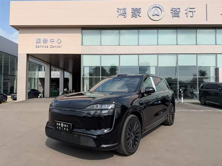 Wenjie M9 2026 extended range Ultra version 6 seats