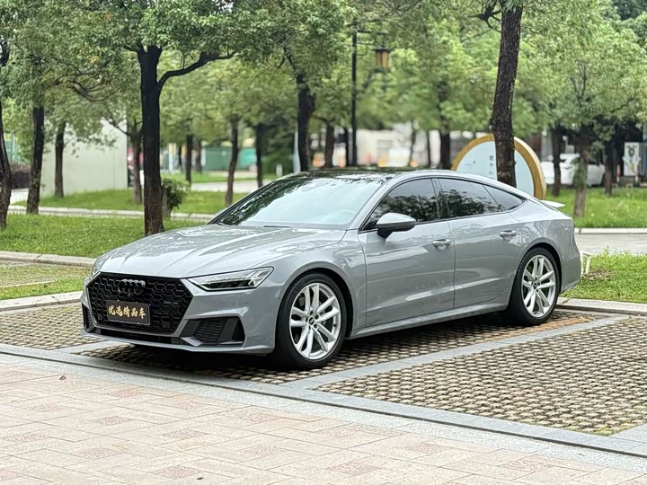 Audi A7 2021 45 TFSI exclusive model